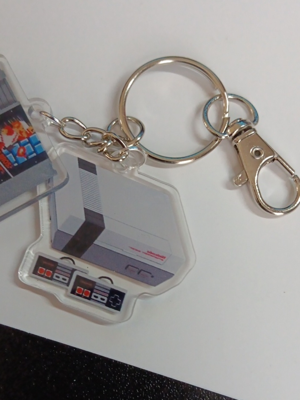 Keyring -Retro NES Console & Cartridge Keychain - Picture 4 of 5